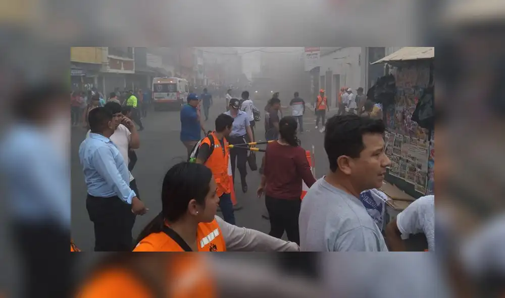 Cercado de Lima: controlan incendio que afectó galerías aledañas al Mercado Central [VIDEO Y FOTOS]