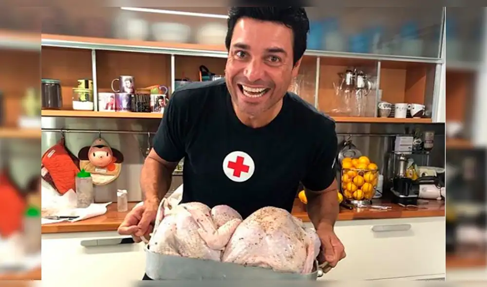 Chayanne y su hijo paralizan las redes con fotos de sus torsos desnudos