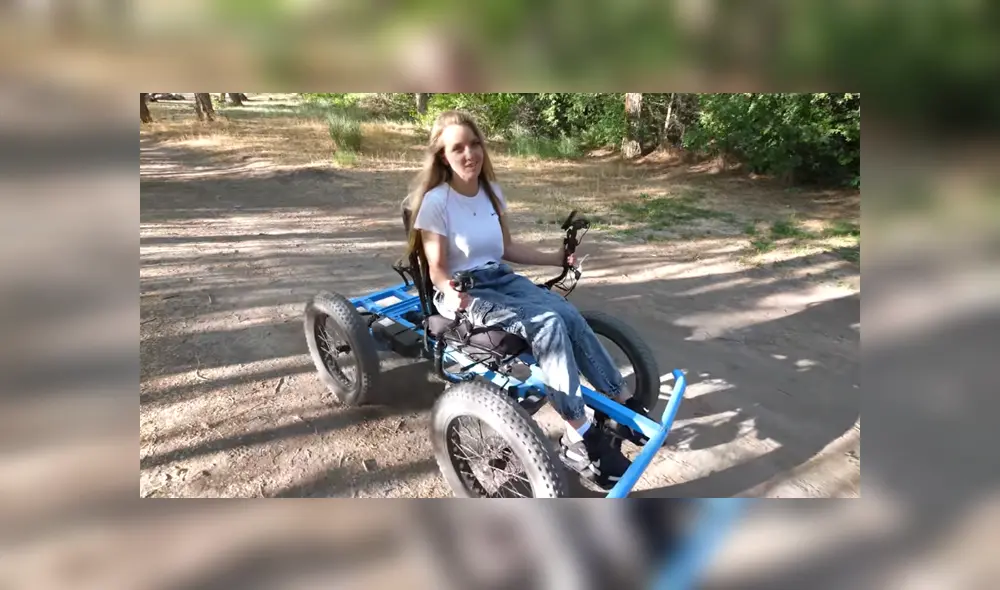 El hombre construyó el vehículo para que su esposa pueda volver a pasear por sí misma por donde quisiera. Foto: YouTube