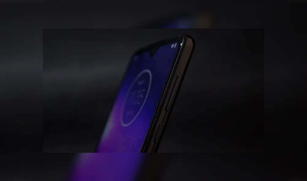 Control de volumen y botón de encendido del Motorola One Macro. | Foto: Carol Larrain.