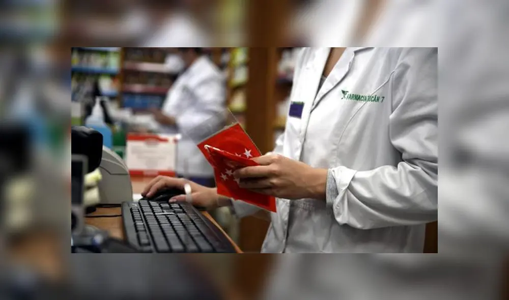 Para acceder a esta mascarillas, los madrileños podrán acercarse a las 2.882 farmacias de la región portando su tarjeta sanitaria. (Foto: EP)