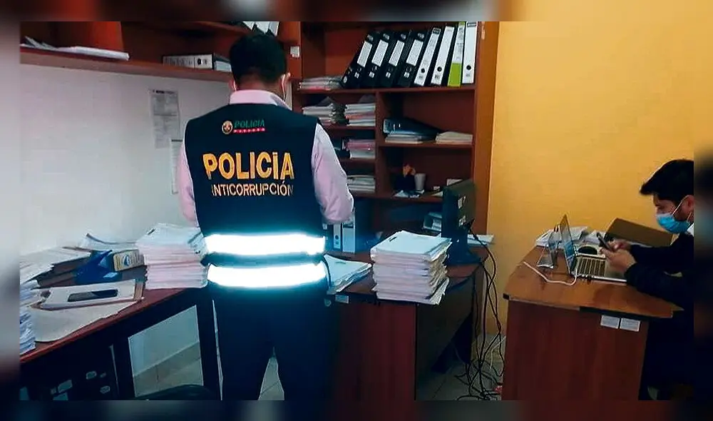 INTERVIENEN. Fiscales y Policía Anticorrupción en municipio. INTERVIENEN. Fiscales y Policía Anticorrupción en municipio.