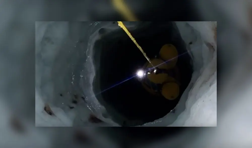 El robot se introdujo por un orificio hasta llegar a los cimientos del glaciar. Captura de video /Icefin Robot.