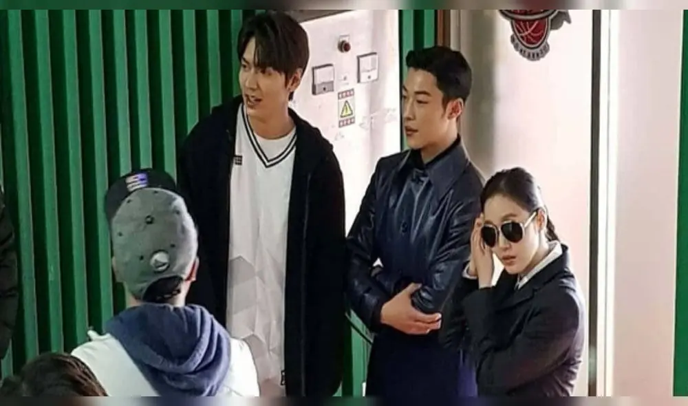 Desliza para ver más fotos de Lee Min Ho y Woo Do Hwa de The king: Eternal monarch.