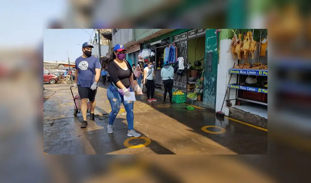 Policía y personal de fiscalización de SMP ejecutaron medidas para mantener el orden en el centro de abastos. (Foto: GLR - URPI) Policía y personal de fiscalización de SMP ejecutaron medidas para mantener el orden en el centro de abastos. (Foto: GLR - URPI)