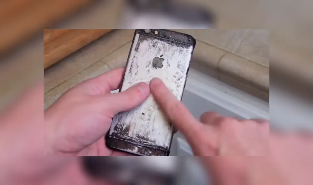 Pese a que los iPhone son muchas veces criticados por su fragilidad, ningún smartphone podría resistir a un procedimiento tan excesivo.