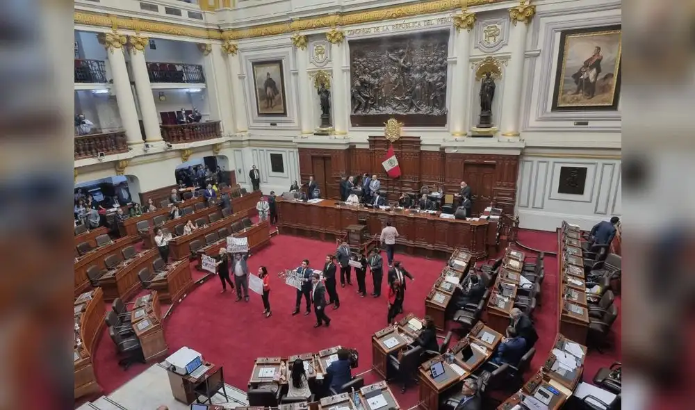 Sesión del Pleno terminó con arengas innecesarias, sin salida a la crisis política. Foto: Omar Coca
