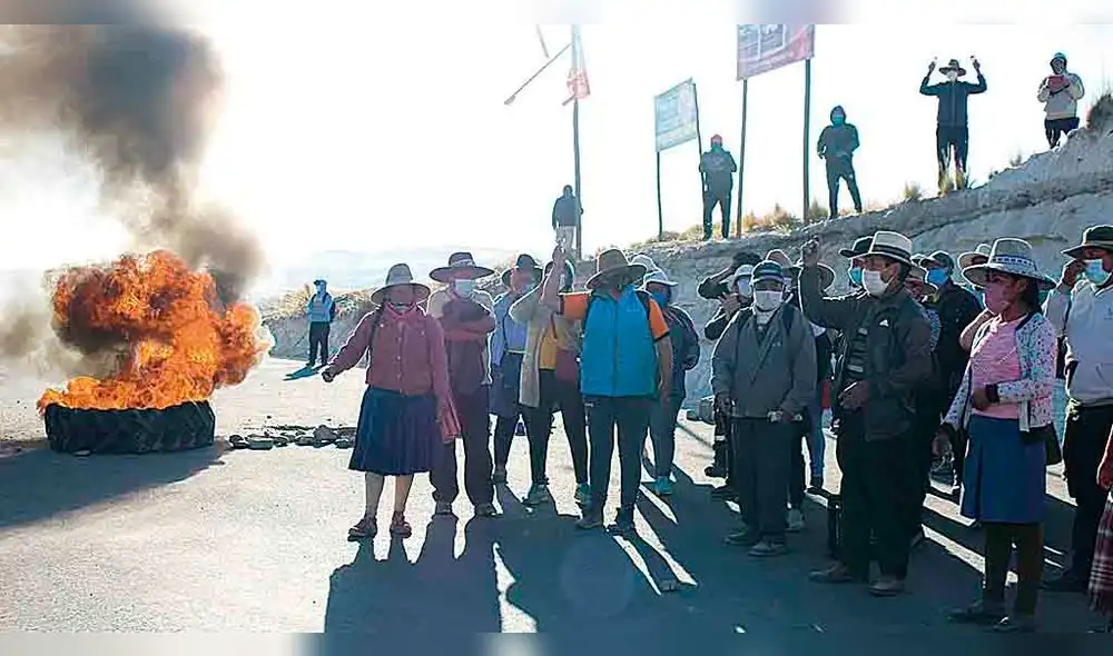 disturbios. No solo está bloqueado el corredor minero, también los manifestantes provocaron disturbios en instalaciones cerca del campamento minero. disturbios. No solo está bloqueado el corredor minero, también los manifestantes provocaron disturbios en instalaciones cerca del campamento minero.