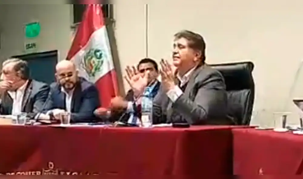 Alan García hace de moderador en debate de instituto sobre temas de corrupción