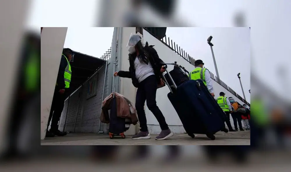Continúan llegando pasajeros al aeropuerto Jorge Chávez. Fotos: John Reyes/La República. Continúan llegando pasajeros al aeropuerto Jorge Chávez. Fotos: John Reyes/La República.