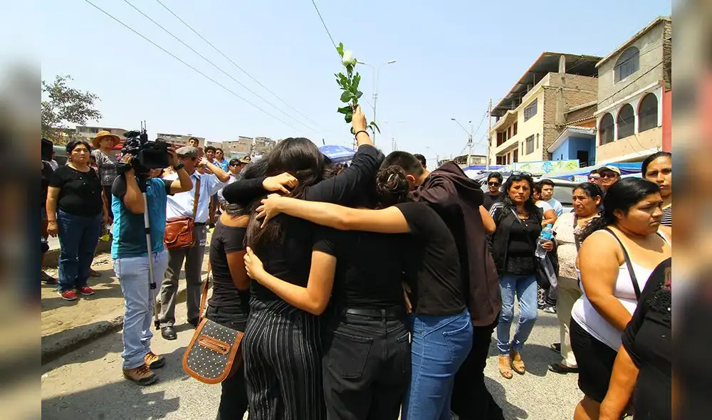 Villa el Salvador: Último adiós a adolescente fallecido en colegio Trilce [FOTOS]