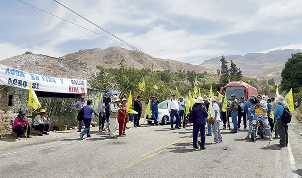 Primer día. Fondo de las protestas radica en mejores expectativas laborales y el respeto de los compromisos ambientales. Primer día. Fondo de las protestas radica en mejores expectativas laborales y el respeto de los compromisos ambientales.