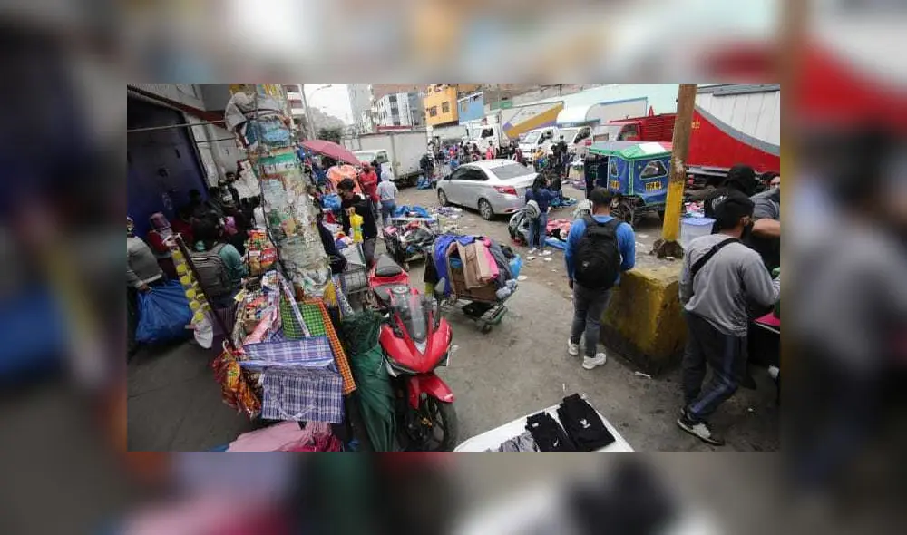 Ciudadanos abarrotan las veredas y pistas de Gamarra. Créditos: John Reyes / La República