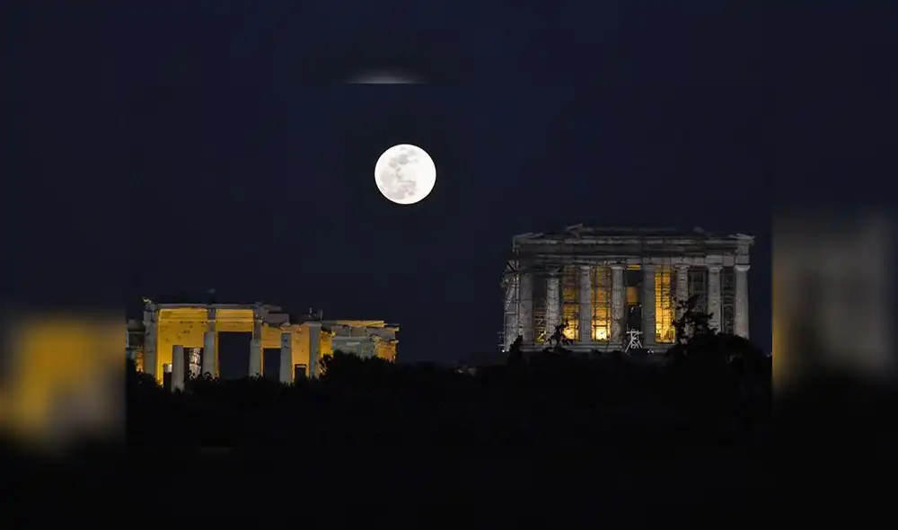 La última 'Luna Azul' de la década se posa en el cielo limeño