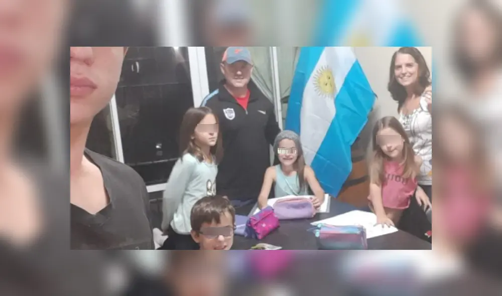 Toda la familia participa de las actividades y cada uno cumple un rol dentro del "colegio". (Foto: Facebook)