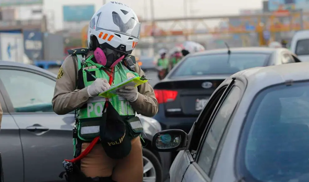 Militares restringen tránsito de vehículos en SJL por incumplimiento de cuarentena Militares restringen tránsito de vehículos en SJL por incumplimiento de cuarentena