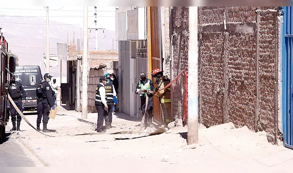 bomberos. Tras la posible fuga de gases, luego de la detonación, se aisló la zona.