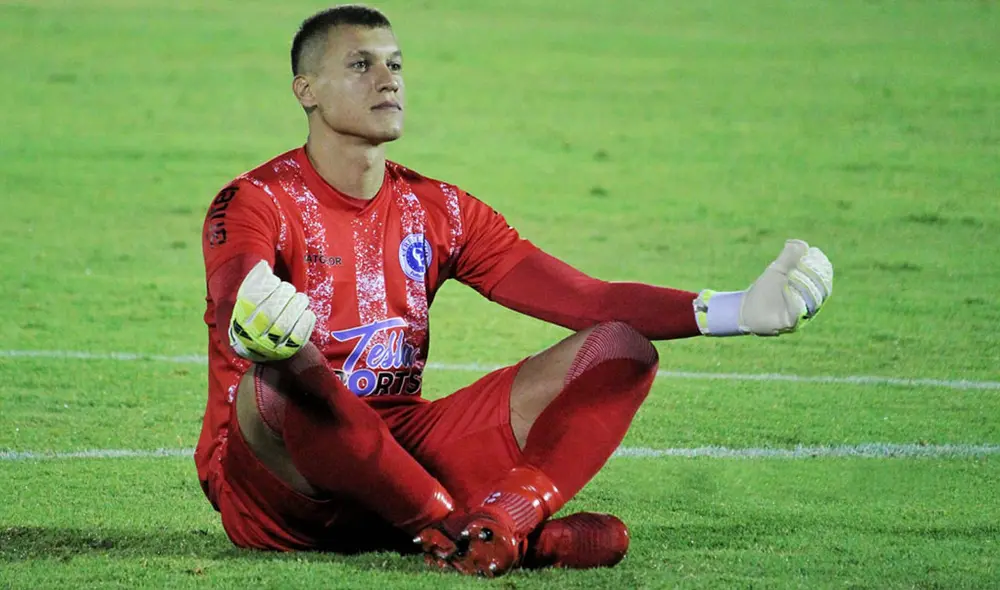 Washington Aguerre quiso provocar a la afición rival con su festejo, pero terminó siendo amonestado con tarjeta amarilla. Foto: Nicolás Monrhayt. Washington Aguerre quiso provocar a la afición rival con su festejo, pero terminó siendo amonestado con tarjeta amarilla. Foto: Nicolás Monrhayt.