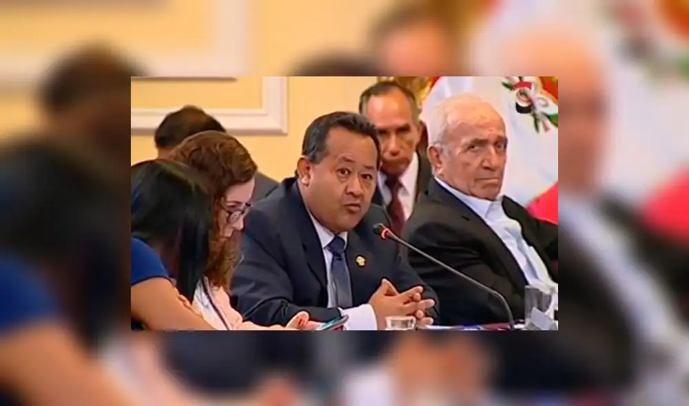 Congresista fujimorista asegura que "leer mucho causa Alzheimer" | VIDEO