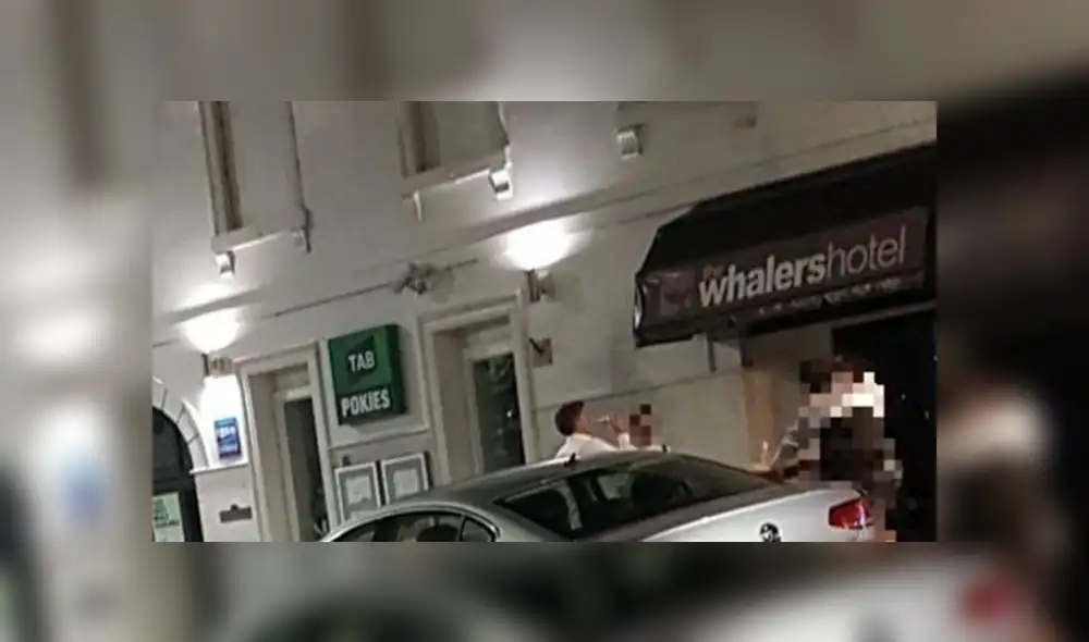 Alcalde fue multado tras ser descubierto bebiendo cerveza en plena vía pública, pese a la orden de cuarentena. Foto: ABC Alcalde fue multado tras ser descubierto bebiendo cerveza en plena vía pública, pese a la orden de cuarentena. Foto: ABC