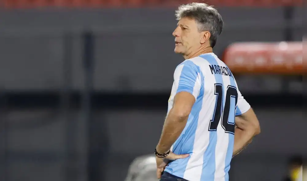 Renato Gaucho, DT de Gremio, dirigió a su equipo durante los octavos de final de la Libertadores con una camiseta de Maradona. Foto: EFE/Nathalia Aguilar. Renato Gaucho, DT de Gremio, dirigió a su equipo durante los octavos de final de la Libertadores con una camiseta de Maradona. Foto: EFE/Nathalia Aguilar.