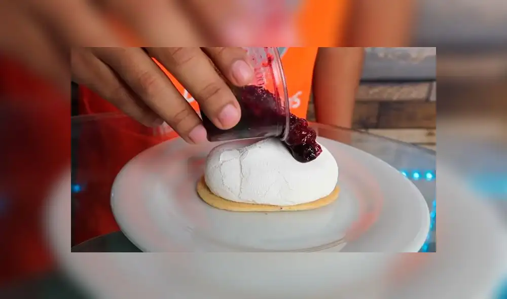 Desliza las imágenes para ver cómo luce este costoso postre vendido en una pastelería peruana. Foto: Desbalanceados/YouTube