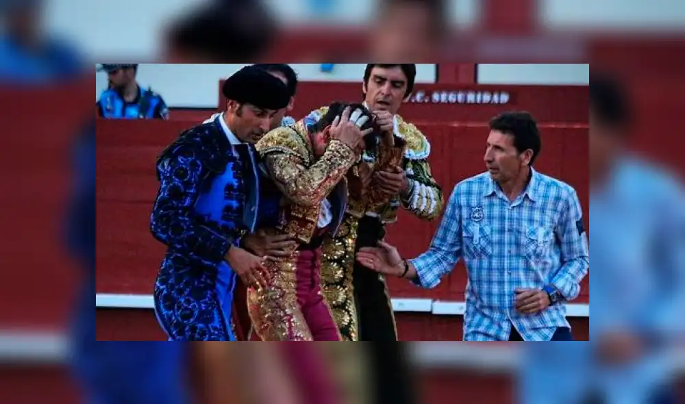 Brutal cornada a torero en la cabeza afecta su cuero cabelludo [VIDEO]