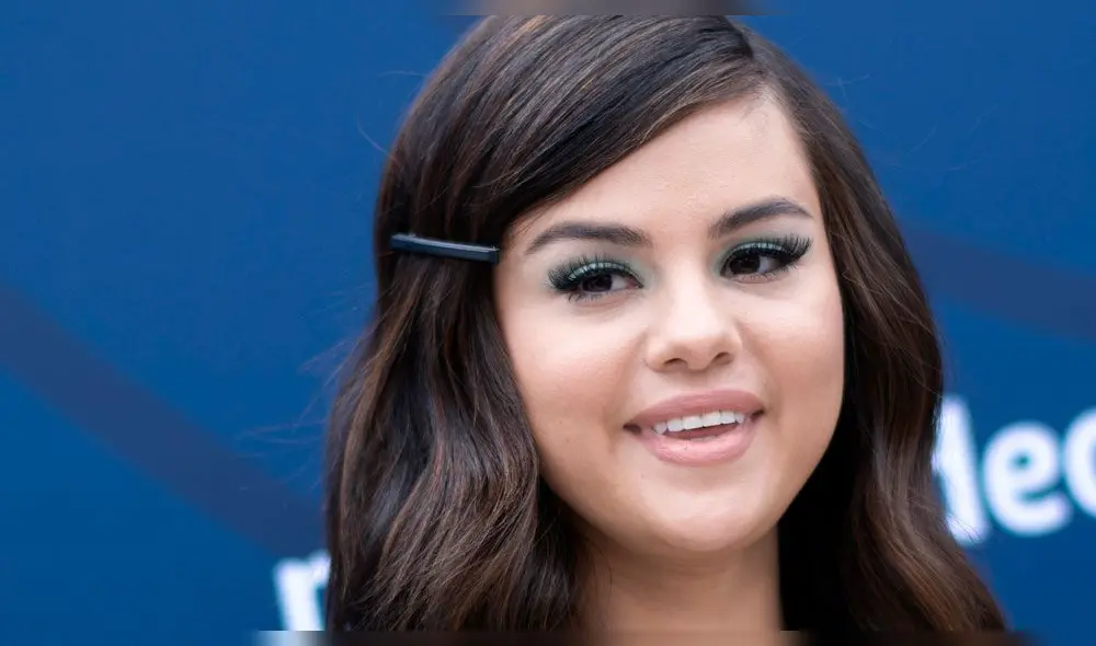Captan a Selena Gomez en la playa y al natural 