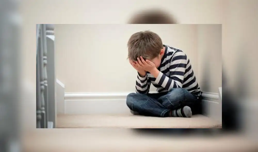 Padres encerraron a su hijo en cuarto lleno de excremento y obligaron a otros niños a golpearlo