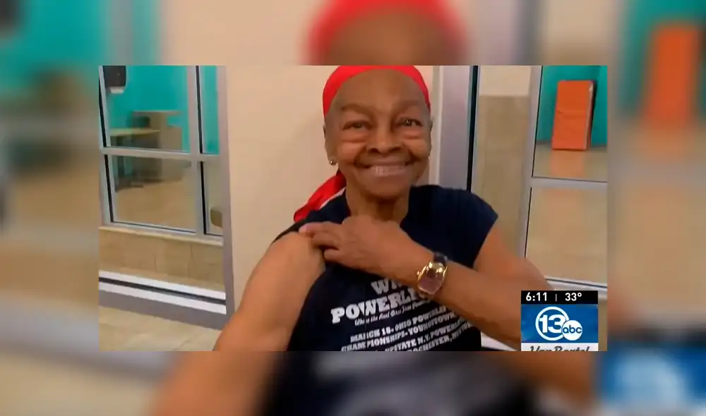 La anciana le dio una paliza al ladrón que se hizo el enfermo al verla. Foto: captura