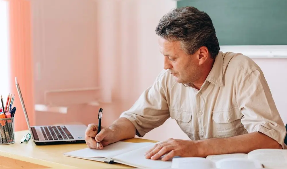 Los profesores han tenido que dedicar más horas a la preparación de las clases virtuales. (El Blog de Corefo) Los profesores han tenido que dedicar más horas a la preparación de las clases virtuales. (El Blog de Corefo)
