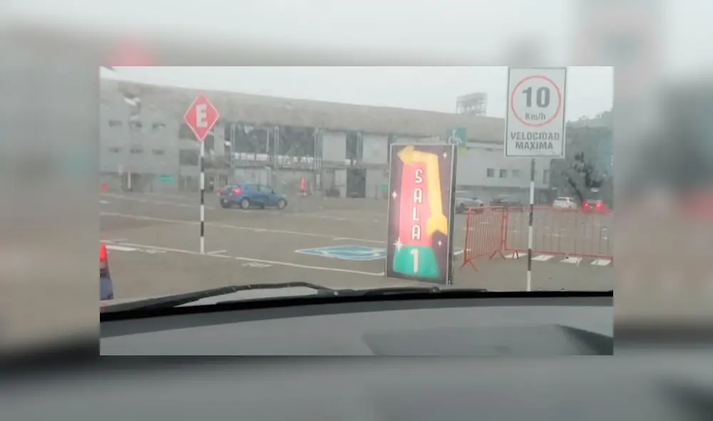 Desliza las imágenes para conocer un poco más de la experiencia que vivieron estos jóvenes en el autocinema de Lima. Foto: Desbalanceados/YouTube