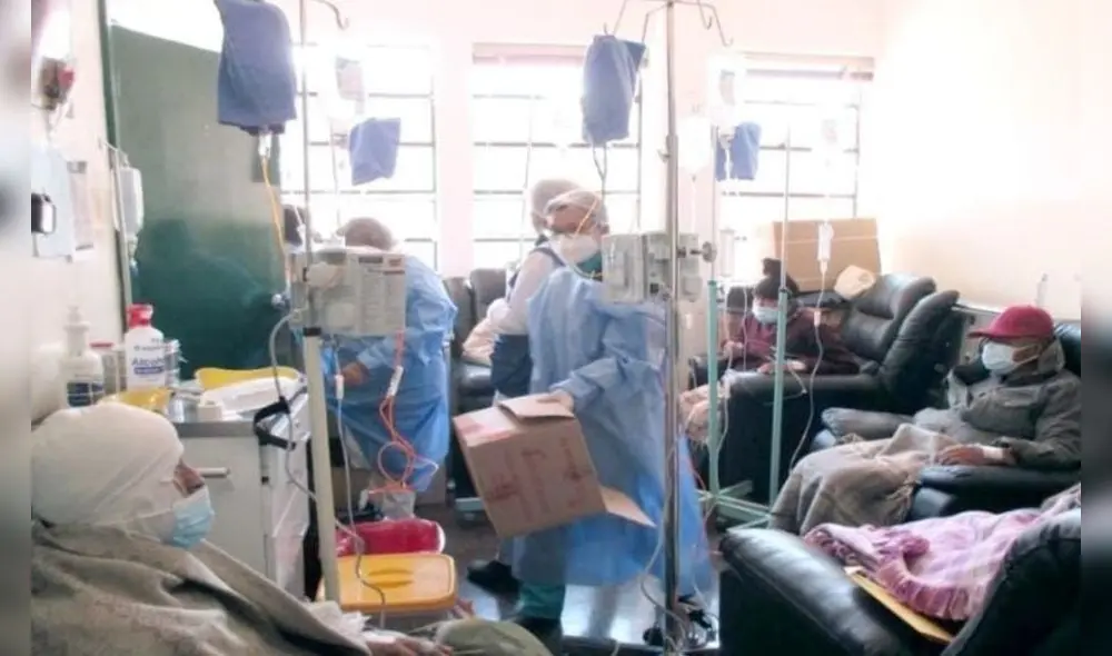 Cusco. pacientes son atendidos en sillas por falta de infraestructura en el hospital regional de Cusco. Foto LR Cusco. pacientes son atendidos en sillas por falta de infraestructura en el hospital regional de Cusco. Foto LR