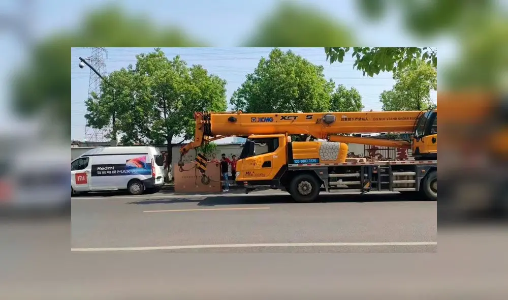 El tamaño del Redmi TV Max de Xiaomi hace que su transporte resulte sumamente complicado. El tamaño del Redmi TV Max de Xiaomi hace que su transporte resulte sumamente complicado.