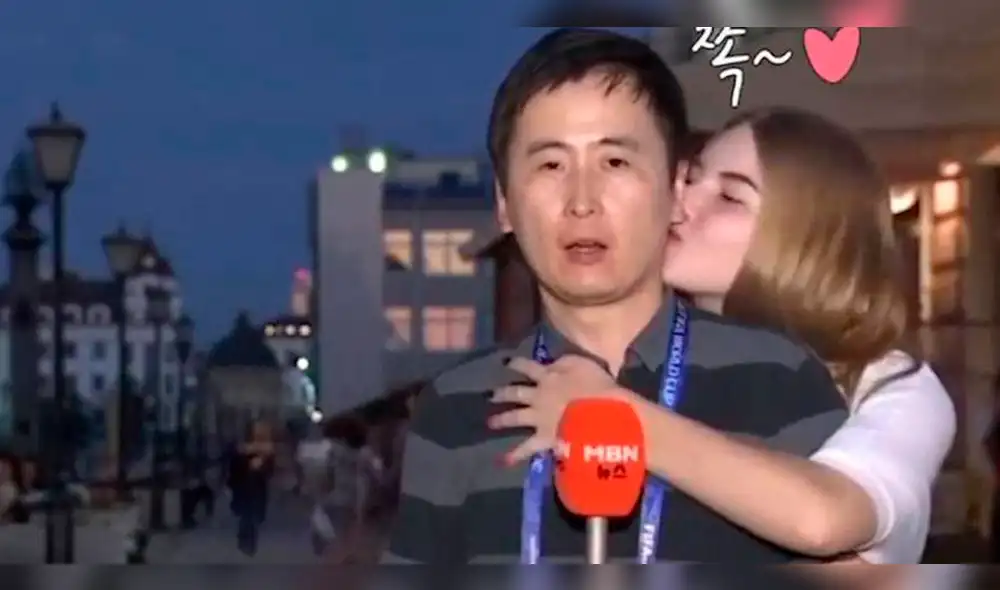 Viral en YouTube: controversia por chicas rusas que besaron a reportero extranjero en vivo