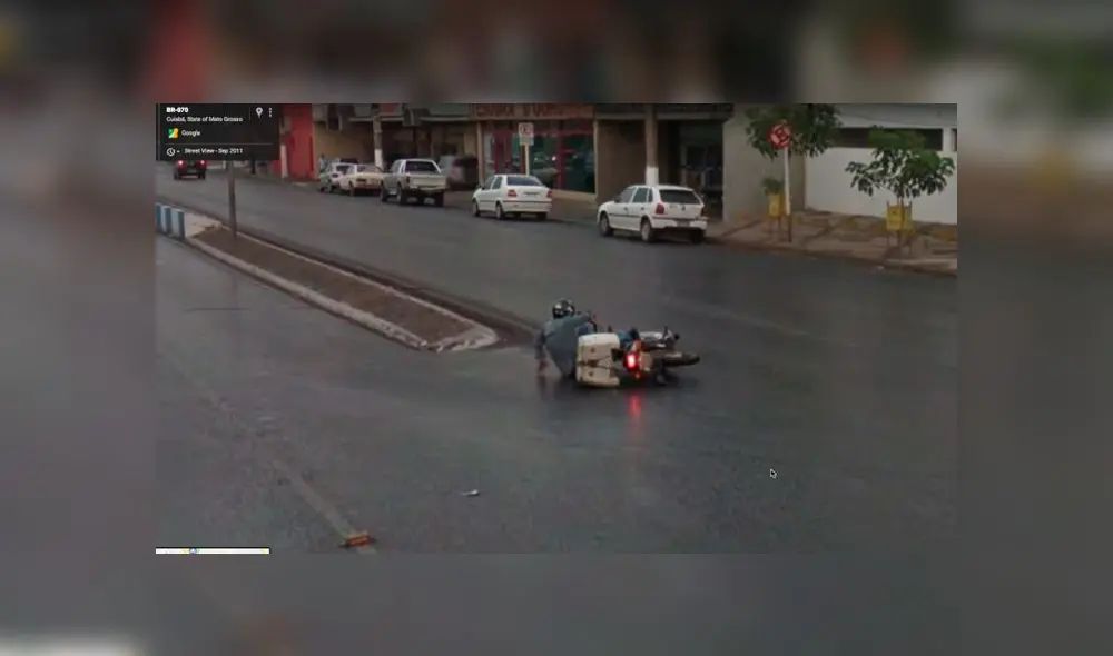 Desliza las imágenes para ver el increíble blooper que protagonizó un motociclista en una vía de Brasil. Foto: Google Maps