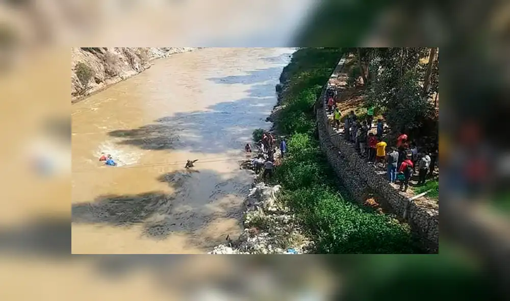 Bus interprovincial cayó a las aguas del río Mantaro, en Junín. Foto: Facebook Detrás de la Verdad Huancavelica Bus interprovincial cayó a las aguas del río Mantaro, en Junín. Foto: Facebook Detrás de la Verdad Huancavelica