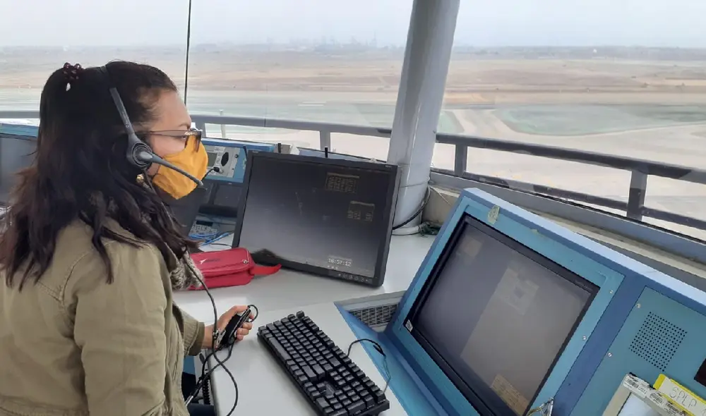 Mujeres controladoras aéreas en el aeropuerto Jorge Chávez. Foto: Estrella Alcántara