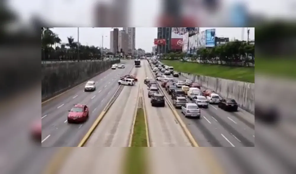 Metropolitano: autos invaden vía exclusiva para evitar congestión vehicular en Centro de Lima [VIDEO]