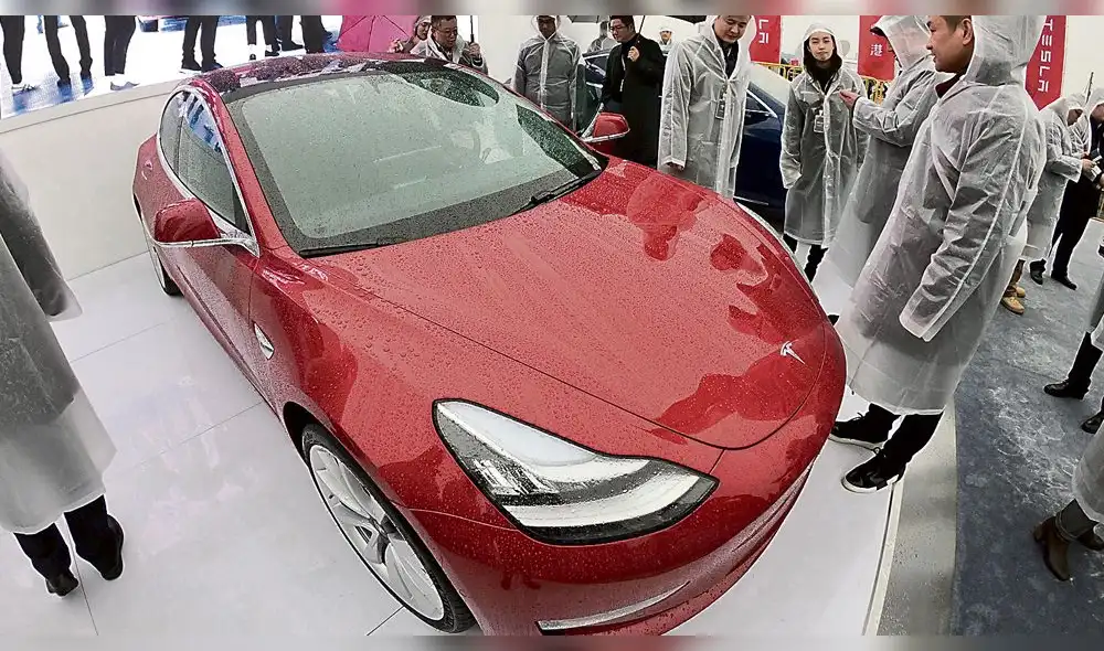 Tesla cierra sus tiendas para vender autos más baratos