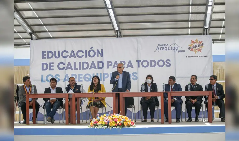 PREMIER ANIBAL TORRES EN AREQUIPA JUNTO A KIMBERLEE GUTIERREZ INAUGURARON AMBIENTES DE UN COLEGIO EN CAYMA
PREMIER ANIBAL TORRES EN AREQUIPA JUNTO A KIMBERLEE GUTIERREZ INAUGURARON AMBIENTES DE UN COLEGIO EN CAYMA