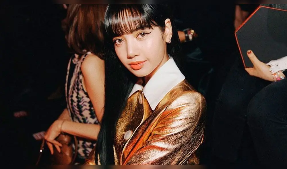 A lo largo del show de Prada, las historias de instagram de la marca se actualizaban constantemente sobre Lisa BLACKPINK.