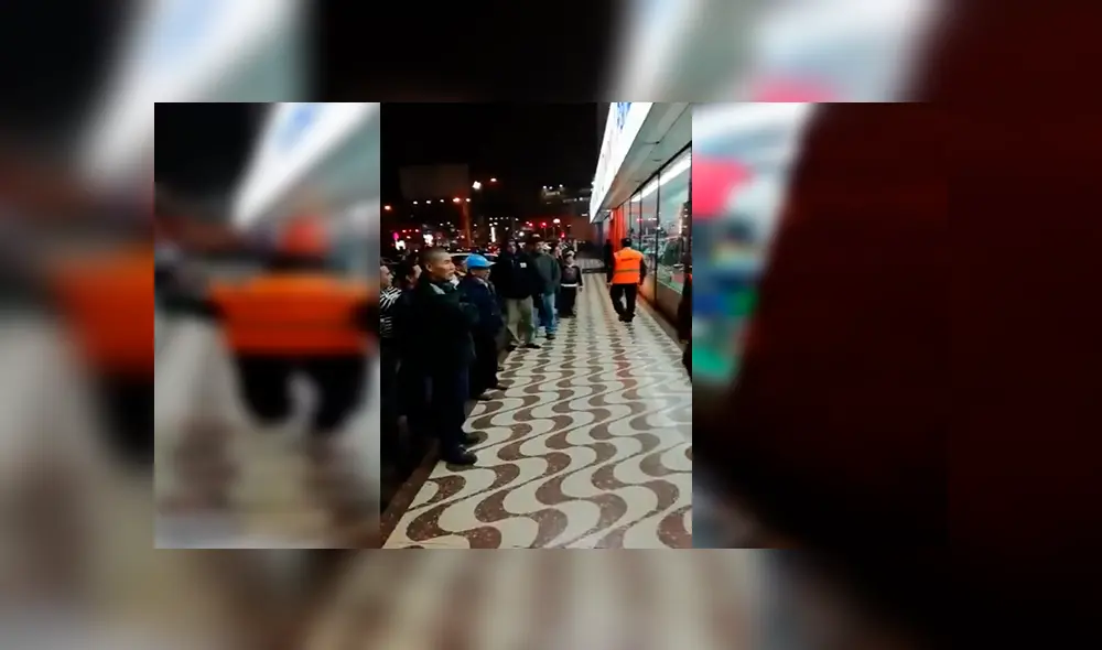 En Facebook, unos señores estaban concentrados viendo el partido de Brasil vs Paraguay, pero una tienda malogró sus planes.