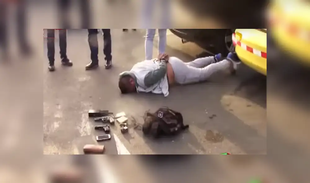 Los sujetos fueron capturados en el estacionamiento de Plaza Norte. Foto: Captura Panamericana Televisión Los sujetos fueron capturados en el estacionamiento de Plaza Norte. Foto: Captura Panamericana Televisión