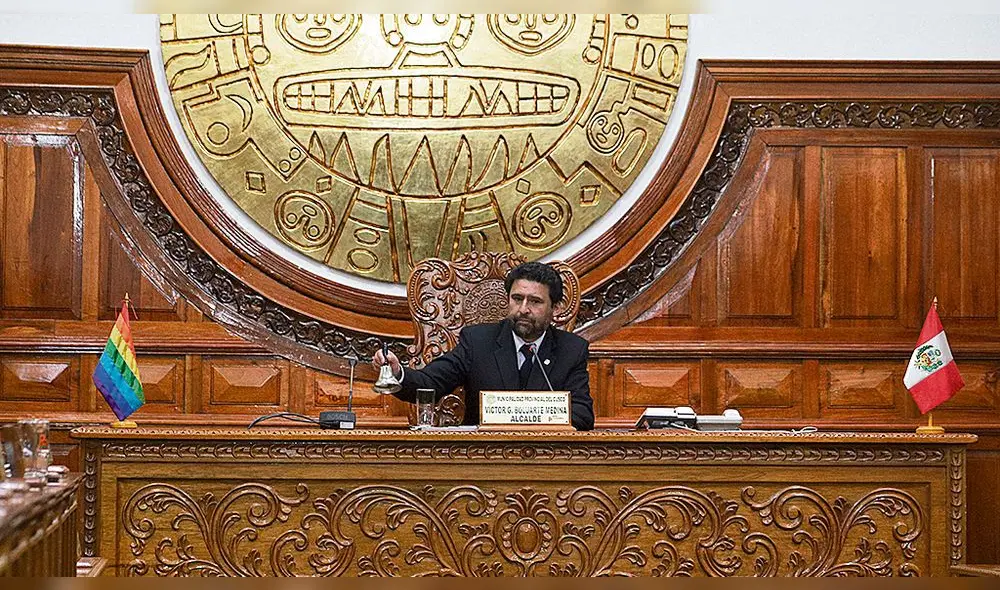 PROTEGIDO. El alcalde de Cusco, Víctor Boluarte Medina, agradeció el respaldo que recibió anoche de los regidores, al rechazar el pedido de suspensión. PROTEGIDO. El alcalde de Cusco, Víctor Boluarte Medina, agradeció el respaldo que recibió anoche de los regidores, al rechazar el pedido de suspensión.