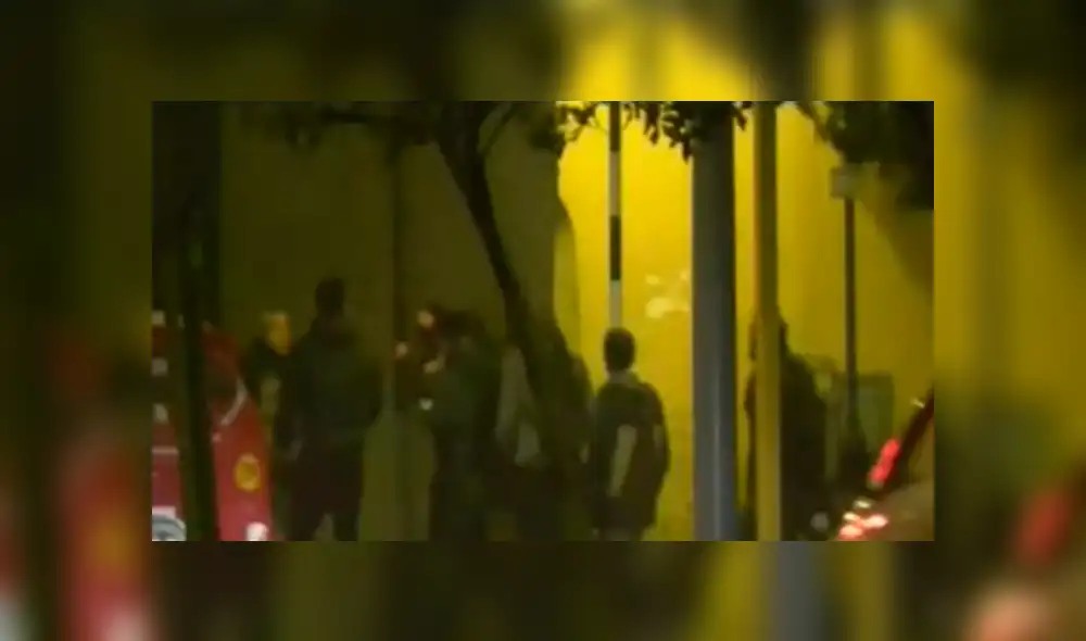 Transeúntes ayudan a ciudadano venezolano para que no le roben su motocicleta en el Cercado de Lima [VIDEO]