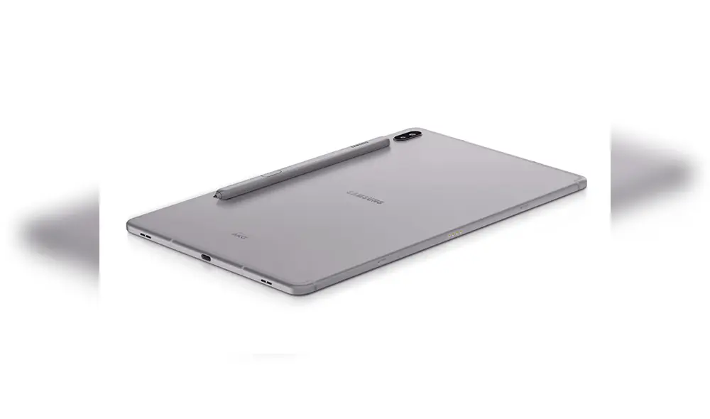 La cámara dual está compuesta por un lente principal de 13 MP y un ultra gran angular de 5 MP y campo de visión de 123°.