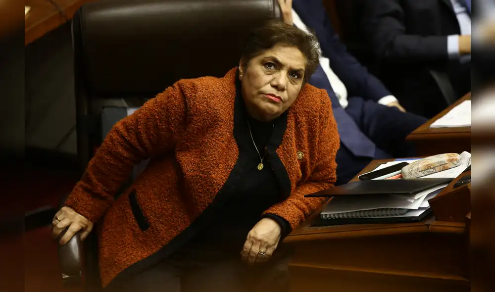 Salgado critica cuestión de confianza, pero defiende autogolpe de Fujimori