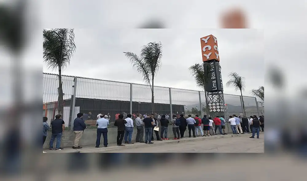 Hinchas criticaron falta de atención en primer día de entrega de entradas para la final de la Copa Libertadores. Fuente: Twitter @ Hinchas criticaron falta de atención en primer día de entrega de entradas para la final de la Copa Libertadores. Fuente: Twitter @