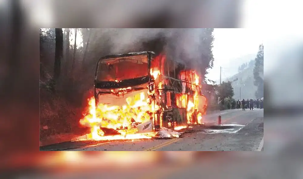 Se incendia bus en Cusco y salvan de la muerte 60 pasajeros [VIDEO]